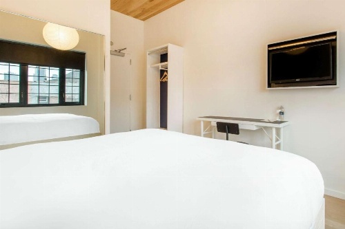 Gowanus Inn & Yard image 11