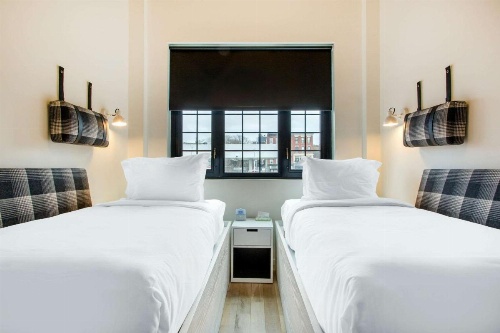 Gowanus Inn & Yard image 21